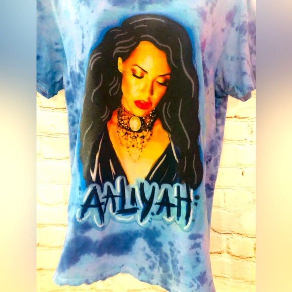 🎼AALIYAH🎼Upcycled Tie Dyed SS Shirt in Blue 🎼Measurements in Pics🎼 - Picture 2 of 10